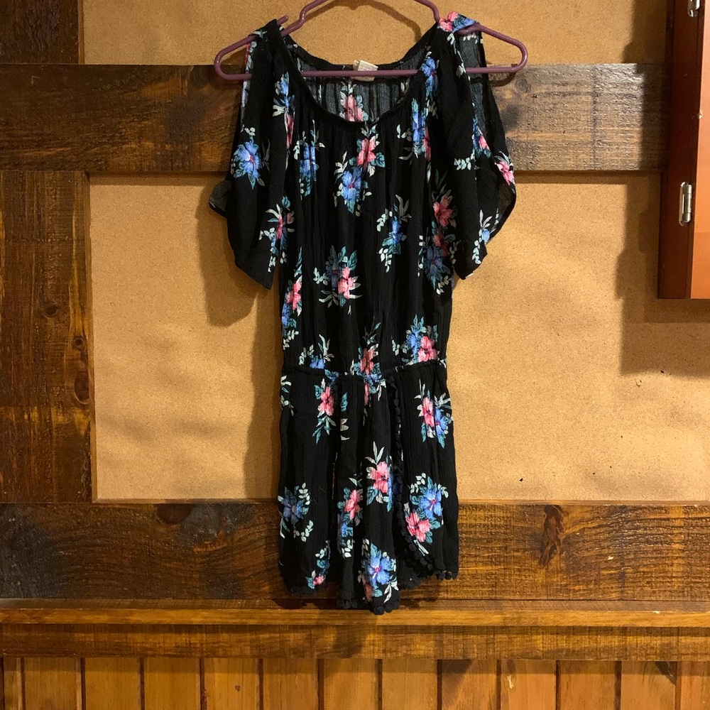 OPEN SHOULDER ROMPER